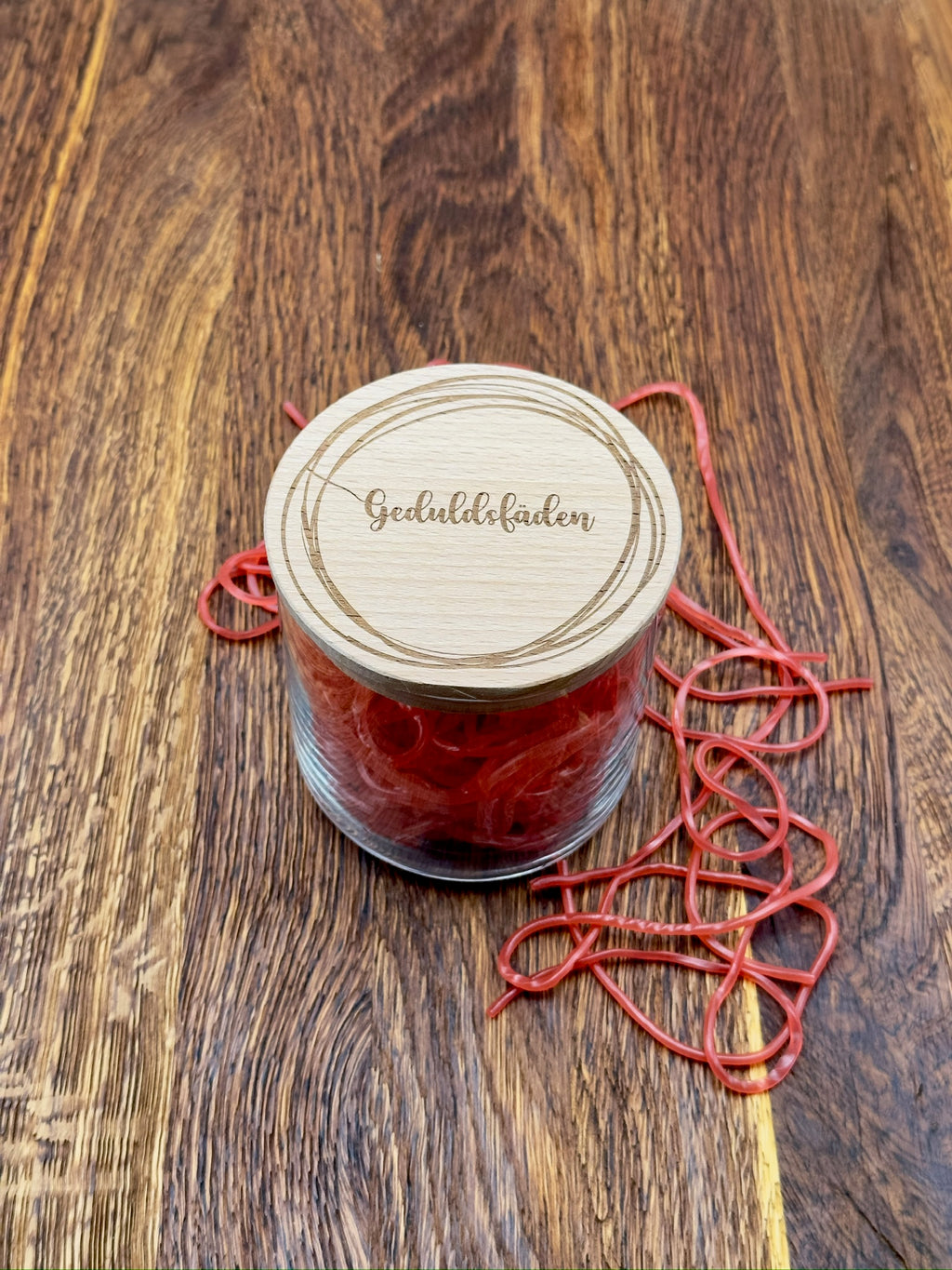 Vorratsglas „Geduldsfäden“ mit Holzdeckel in 3 Größen